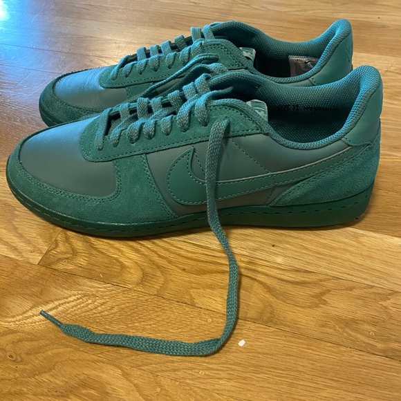 NEW Nike Field General Evergreen Aura - Picture 2 of 6